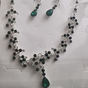 Crown with accesories